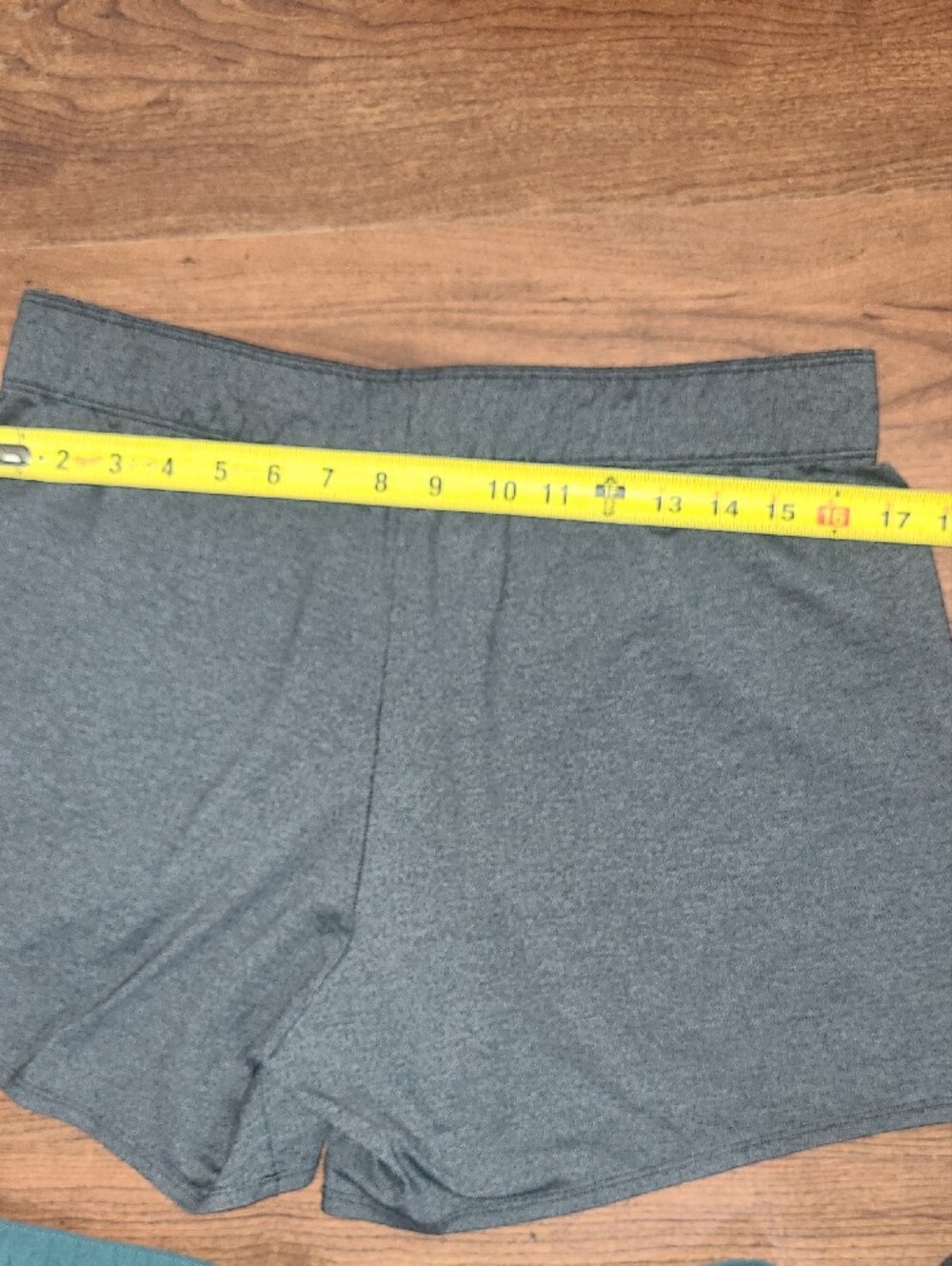 Nike Women’s Gray Athletic Shorts NB Green Shorts Sports Bra Womens Size L - Picture 8 of 11